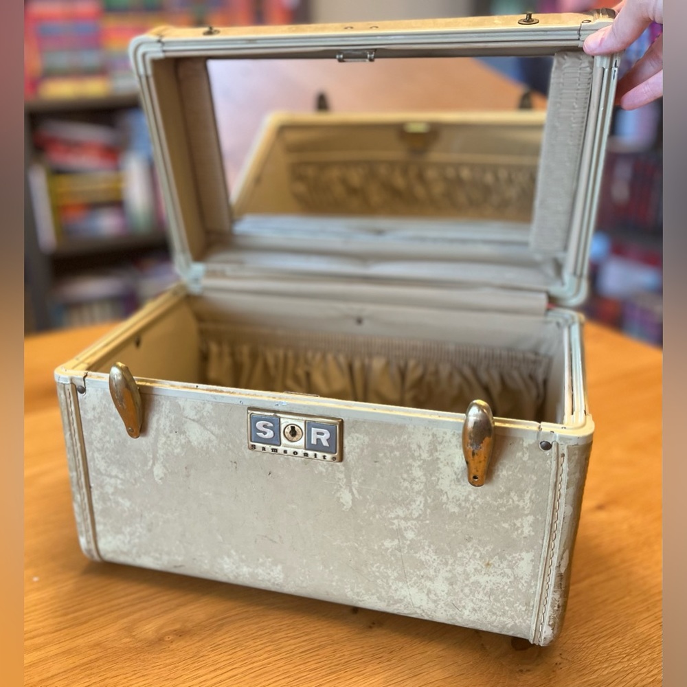 Vintage Samsonite Train Case